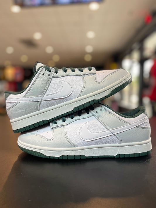 Nike Dunk Low Retro SE “Photon Dust Vintage Green”