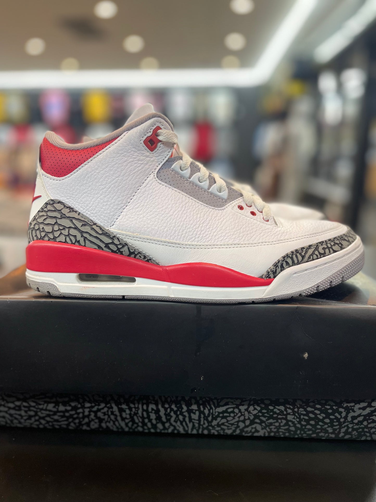 Air Jordan Retro 3 “Fire Red” *Size 10 Preowned*